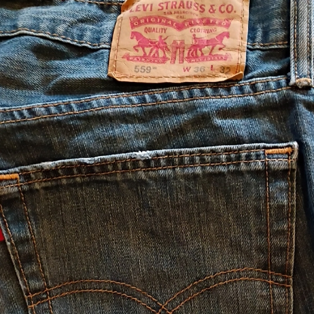 Levi's Classic Relaxed Fit Jeans in Denim Blue